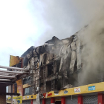 Fuego afecta tienda de muebles y electrodomésticos en el sector de Herrera