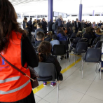 Dos personas con armas falsas desatan ola de pánico en aeropuerto parisino