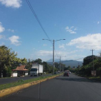Chófer evade auto, vacas, vuelca, choca con paredón y sobrevive, en Nicaragua