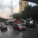 Conductor de tanquero herido tras chocar con puente peatonal