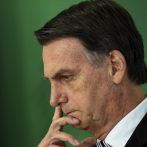 Bolsonaro dice facilitará que ciudadanos compren armas de fuego