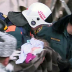 Socorristas rusos rescatan a un bebé de edificio destruido por explosión de gas