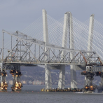 Trozos del puente Tappan Zee caen al Hudson tras detonación