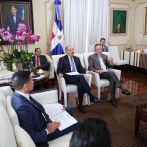Presidente Medina recibe propuesta de invernadero para desalojados