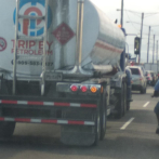 En imágenes: Varios camioneros continúan transitando por carril izquierdo y del centro