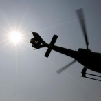 Chocan en vuelo helicóptero y una avioneta turística en los Alpes italianos