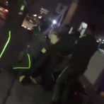 Video: Seis agentes de Digesett golpean motorista