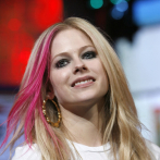 Avril Lavigne niega ser una rubia tonta en la pegadiza canción Dumb Blonde