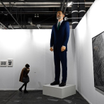 Controversia en feria de Arte de Madrid por estatua inflable del rey Felipe