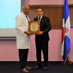 Hospital reconocen labor social del doctor Cruz Jiminián