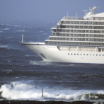 Evacuan un crucero con mil 300 personas en Noruega