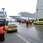 El crucero noruego averiado entra en puerto tras compleja evacuación parcial