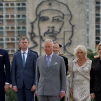 Príncipe Carlos pasea por La Habana y devela estatua de Shakespeare