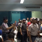 Policías protestan en palacio PN porque no recibieron ascenso