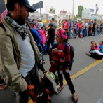 Unos 350 centroamericanos de caravana migrante ingresaron por la fuerza a México