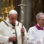 El papa llama a superar el miedo durante su homilía en la Vigilia Pascual