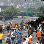 Militares pro-Guaidó abandonan la base y comienzan los disturbios alrededor
