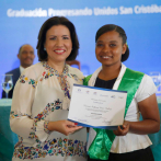 Vicepresidenta reconoce esfuerzo jóvenes graduados