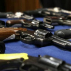 La policía decomisa más de 1,000 armas en una vivienda lujosa de Los Ángeles