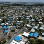 Gobernador de P.Rico revela aún hay 30.000 techos de plástico desde huracán