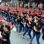 Mil personas bailan bachata en localidad española y baten el récord Guinness