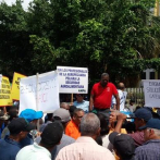 Agropecuarios protestan frente al IAD por “categorías salariales”