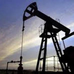 Petróleo de Texas cae un 5,7 % y cierra en 57,91 dólares por tensiones en Medio Oriente y conflicto China-EE.UU