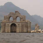 Convento colonial emerge de las aguas por sequía