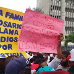 Familia Rosario acude a la Superintendencia de Bancos a reclamar “la ruta de su dinero”