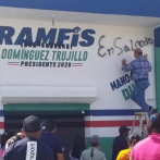 Bauta Rojas y alcaldesa de Salcedo pintan de negro local de Ramfis Trujillo