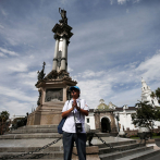 Turistas captan una nueva visión del Quito histórico gracias a los ciegos