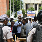 Se produce enfrentamiento entre estudiantes de medicina y policías frente al Congreso Nacional