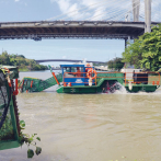 Otros cinco barcos recogerán basura en el río Ozama