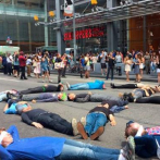 70 activistas que protestaban frente a The New York Times por cobertura climática fueron arrestados