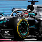 Lewis triunfa fácil en Gran Premio francés