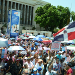 Miles protestan contra ordenanza de igualdad de género frente al ministerio de Educación