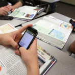 OEI aboga por regular el uso de móviles en los recreos de las escuelas