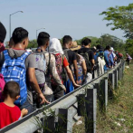 Autoridades detienen a 228 migrantes ocultos en un camión en el sur de México