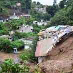 Mueren siete personas por deslave de cerro en el centro de México