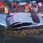 Mueren tres mujeres tras volcarse carro en autopista Duarte
