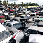 Autos “chatarra” a la espera de ser recuperados en solar de La Victoria