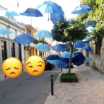 Tumban y roban sombrillas decorativas de la calle Arzobispo Meriño
