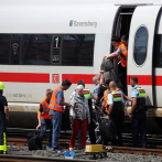 Muere niño tras ser arrojado a una vía y atropellado por un tren en Alemania