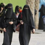 Arabia Saudita permitirá a las mujeres a viajar sin autorización de un 