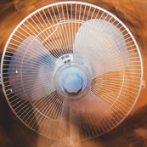 Los neumólogos recomiendan el ventilador frente al aire acondicionado porque no irrita las vías respiratorias