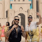 Maluma y Ricky Martin alargan el verano con el refrescante videoclip de 'No se me quita'