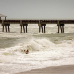 Las olas de Dorian hacen felices a los surfistas en Miami Beach