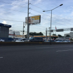 Patana dañada en el kilómetro 14 de la Duarte ocasiona tapón hasta Teleantillas