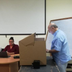 Hipólito, uno de los primeros en votar Simulacro Nacional de Voto Automatizado de la JCE