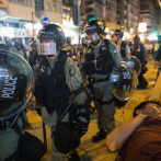 Policía frustra manifestaciones en aeropuerto de Hong Kong